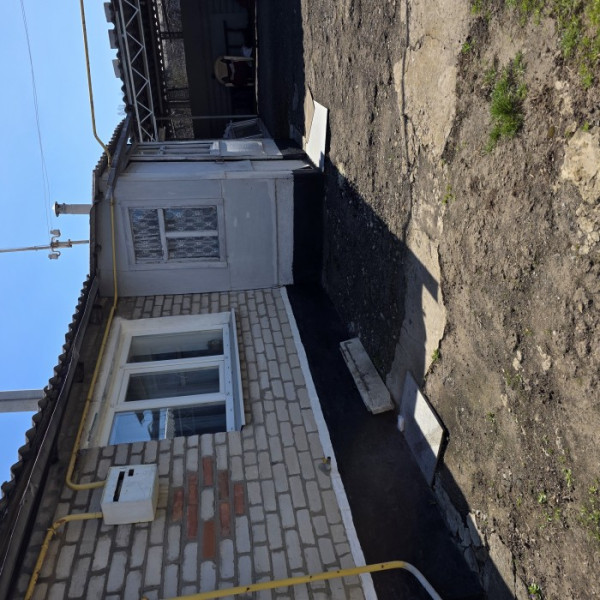 Продам флигель в городе Луганск пос Металлист