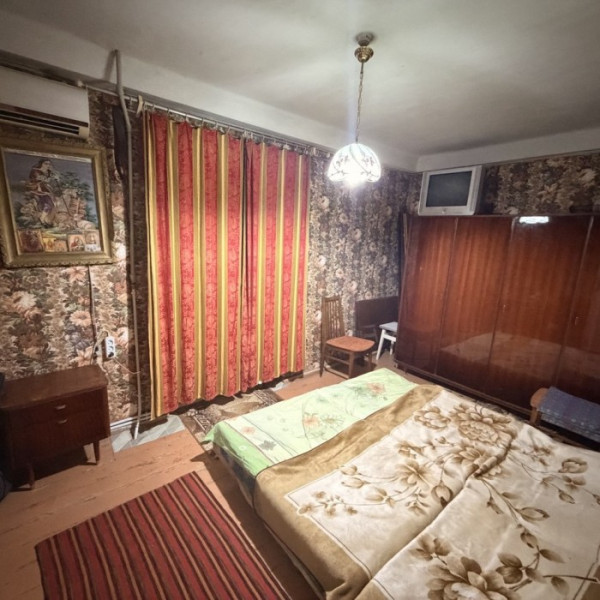 Фото Продам 2- к. квартиру 44 кв. м., г. Луганск, кв. Ватутина (р- н кафе Арарат).