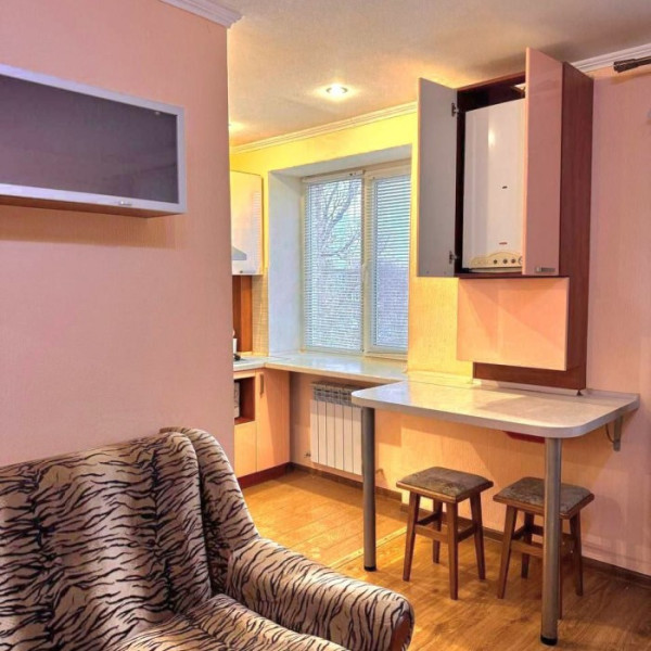 Продам 1-комн квартиру студию на кв. Гагарина (р-н маг. Майями)