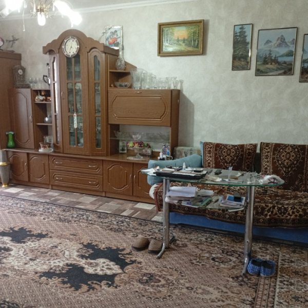 Продам 2х комнатную квартиру на кВ. Комарова