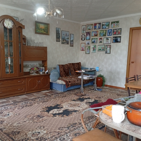 Фото Продам 2х комнатную квартиру на кВ. Комарова