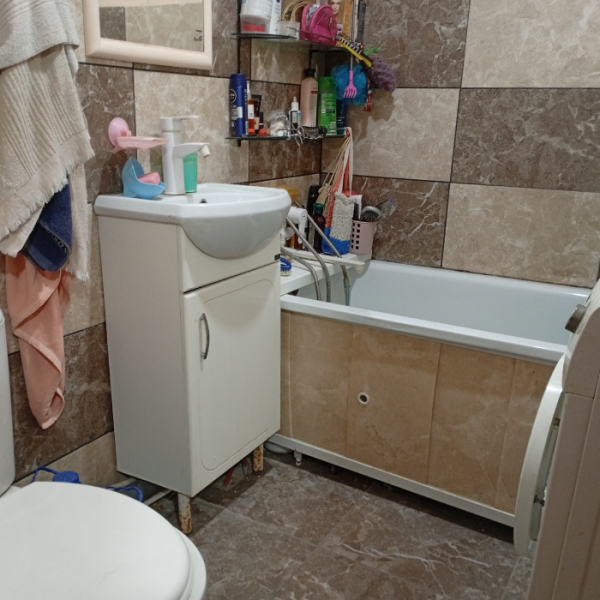 Фото Продам 2х комнатную квартиру на кВ. Комарова