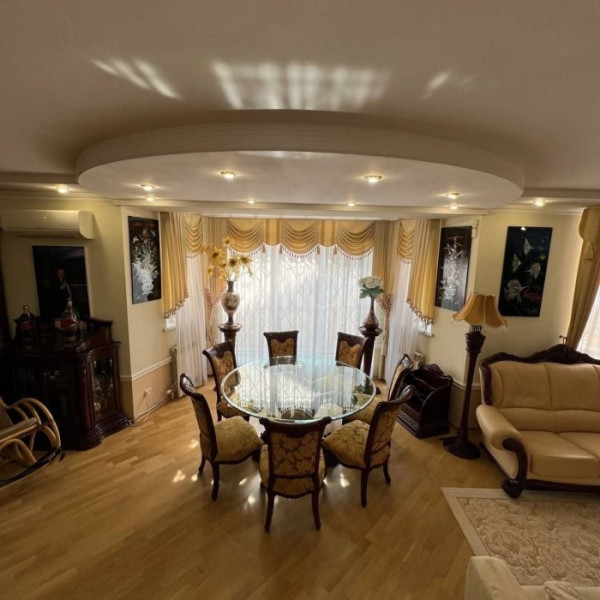 Фото Продам дом 740 м2 класса "President" в центре города Луганск