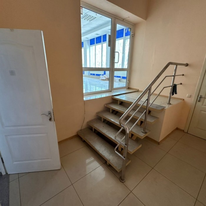 Фото Сдам в долгосрочную аренду помещение 133 кв. м. в г. Луганск, ул. Советская (2- й этаж с отдельным входом).