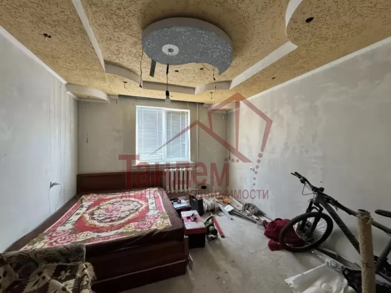 Фото 2 комнатная 55м2 9/9эт кв. Мирный Артёмовский район  В квартире м/пластиковые окна. Балкон застеклён - Объект №554