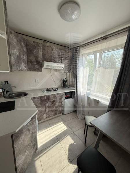 Фото СДАМ 1-КОМНАТНУЮ КВАРТИРУ НА ДЛИТЕЛЬНЫЙ СРОК (Стаханов, пр-кт 50 лет Октября, д. 3)