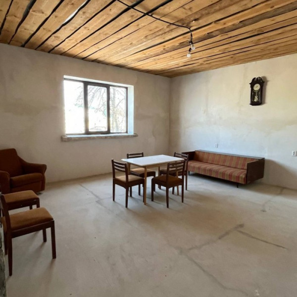 Фото Продам 2-х этажный дом в центре луганска, (район 5-й школы)