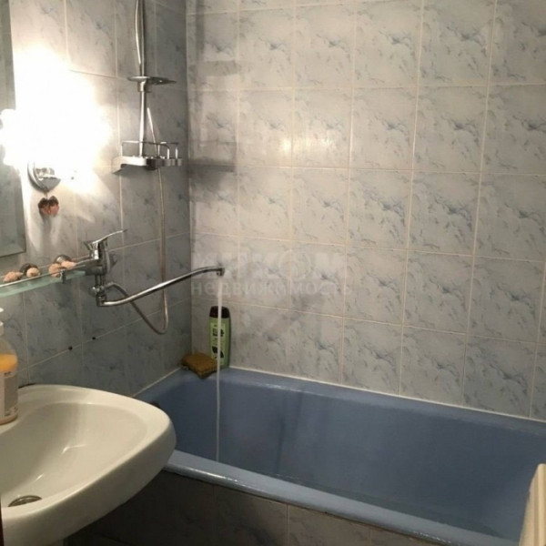 Фото Продам 2-х комн квартиру в г Луганск кв Ольховский