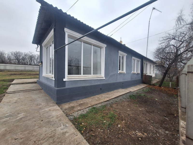 Продаётся 3-комнатный дом в городе Брянка, ул. Ростовская.