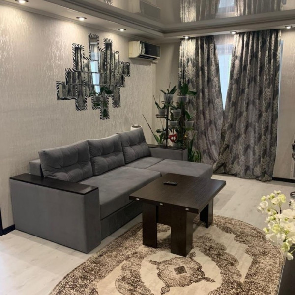 Фото Продам 2-х комн квартиру с АО в Центре города Луганск улица Демехина