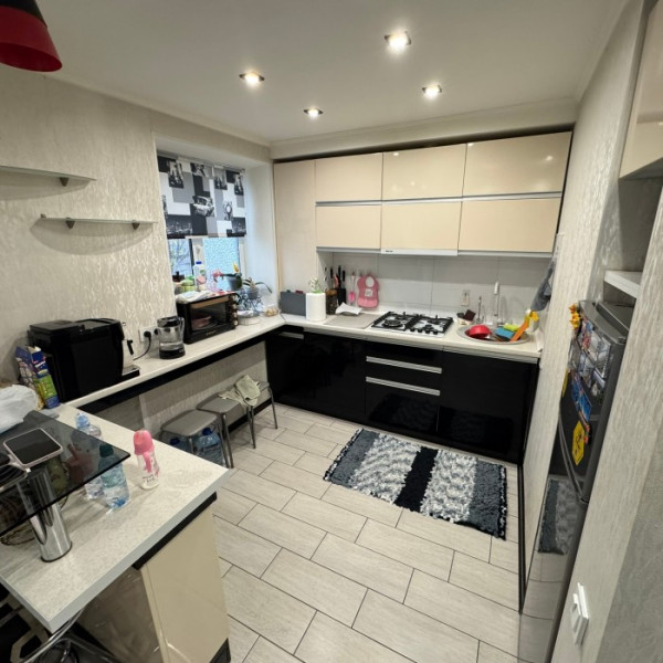 Фото Продам 2-х комн квартиру с АО в Центре города Луганск улица Демехина