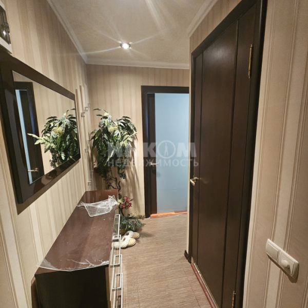 Фото Продам 2к в самом центре площадь героев ВОВ