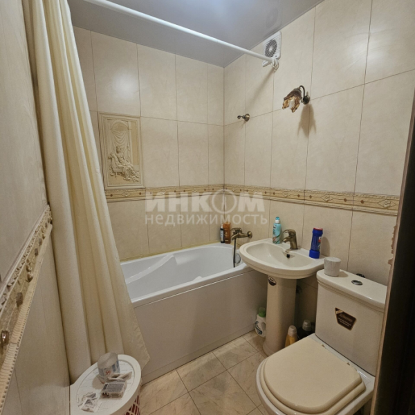 Фото Продам 2к в самом центре площадь героев ВОВ