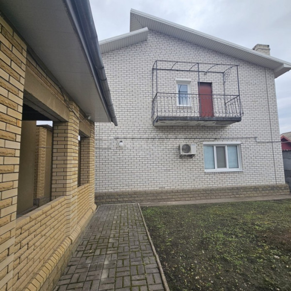 Продам дом 220 м2 в г Луганск ул Клубная