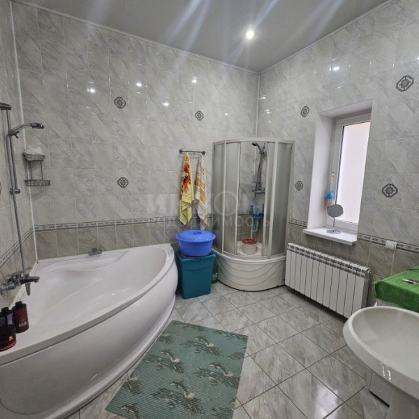 Фото Продам дом 220 м2 в г Луганск ул Клубная