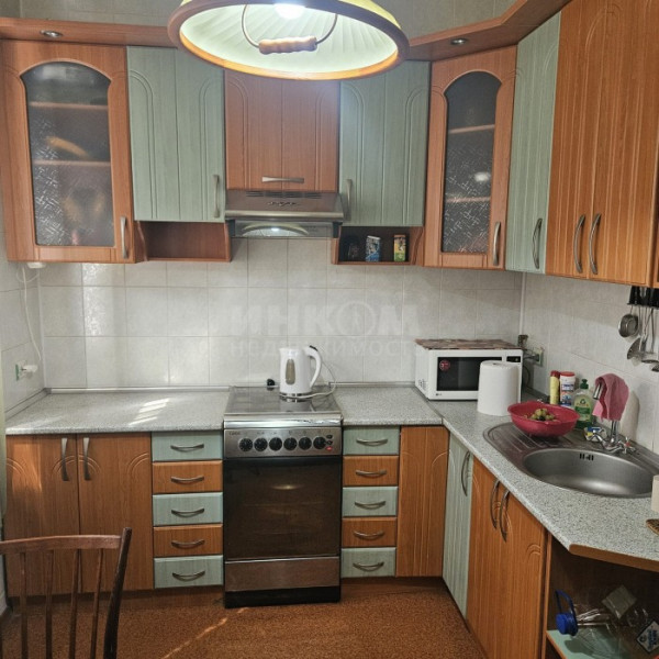 Продам 2к кв. Алексеева 1 Сталинка Центр Города