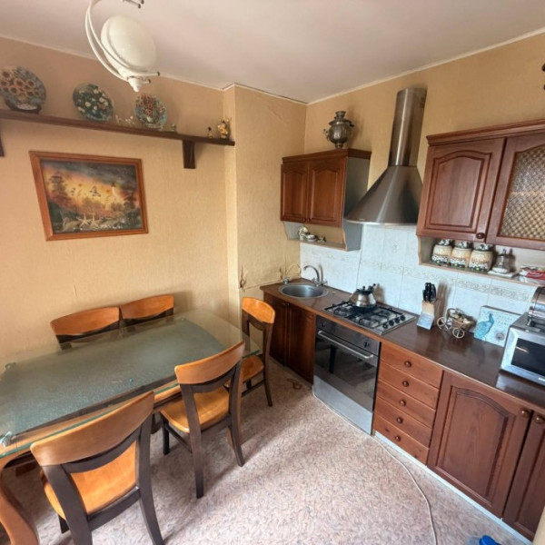 Продам 3- х комн. квартиру 70 кв. м. в Луганск, ул. Челюскинцев (р- н спорт клуба Электрон)