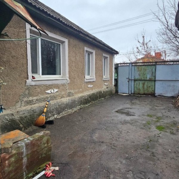 Продам дом в городе Луганск район завода Маршал