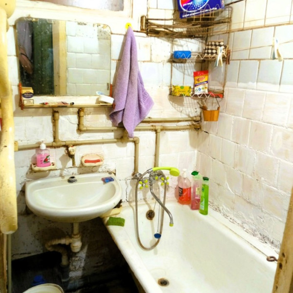 Фото № 5353 Продам 4х комн. квартиру в р-не кафе "Деловые встречи"