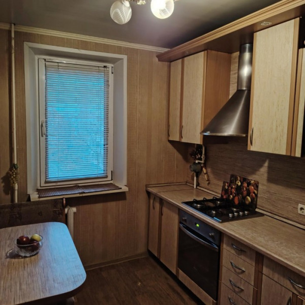 Продам 3-х комн квартиру в городе Луганск квартал Ольховский