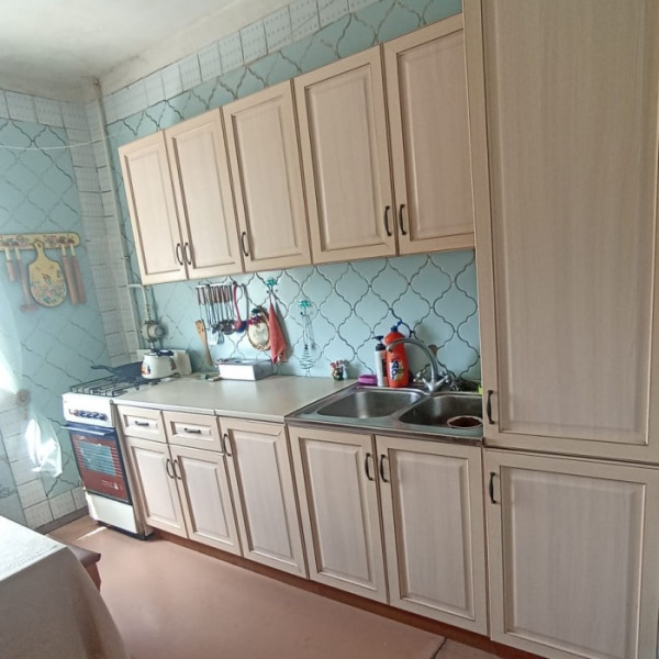 Продам 4-х комн квартиру в городе Луганск 1-й Микрорайон