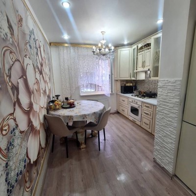 Продам 3-х комн квартиру с АО в г Луганск кв Дзержинского