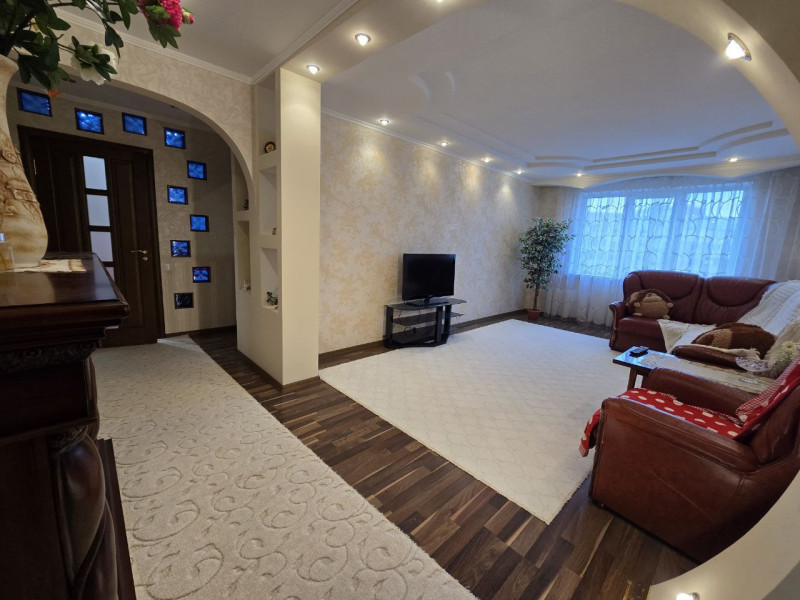 Фото 3-х комнатная квартира на квартале Заречный