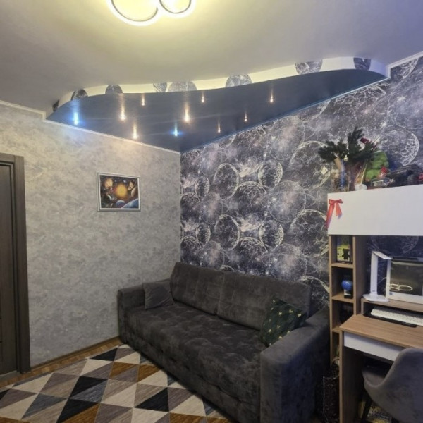 Фото Продам 3к квартиру на кв.Пролетариата Донбасса ,4/9эт