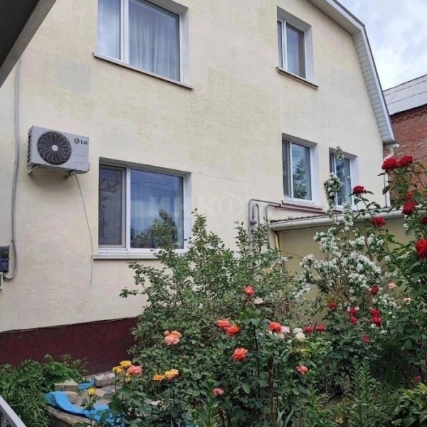 Продам дом 284 м2 в городе Луганск район "Черного Кота"