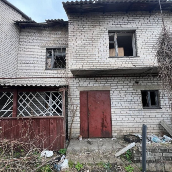 Продам 2х этажный дом пгт Станица Луганская, улица Юбилейная 12