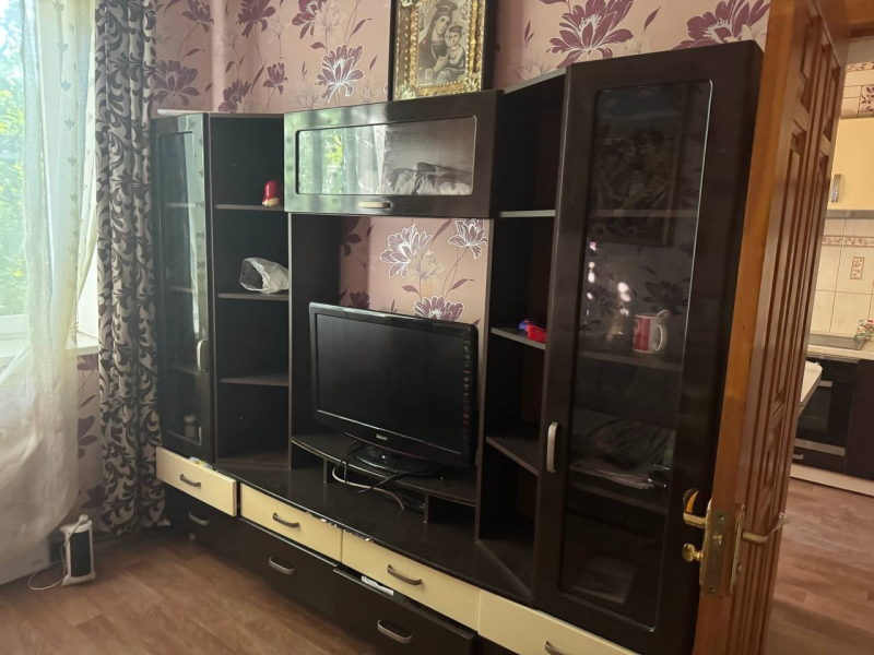 Сдам 2-х комнатную квартиру на длительный срок (Стаханов, район 9-го училища)