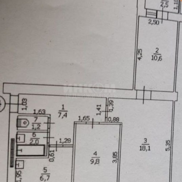 Продам 3к квартиру в центре города Луганск 2/9эт