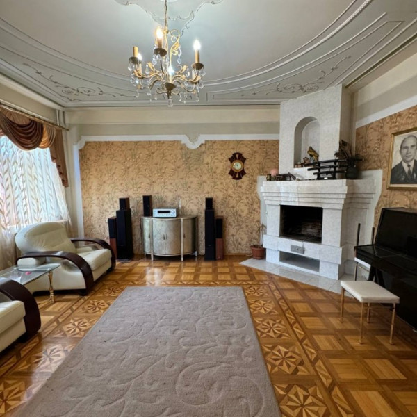 Фото Продам дом 3-х этажный в г. Петровское ( пригород Красного Луча)