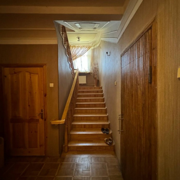 Фото Продам дом 3-х этажный в г. Петровское ( пригород Красного Луча)