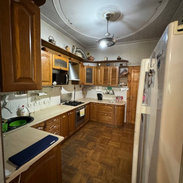 Фото Продам дом 3-х этажный в г. Петровское ( пригород Красного Луча)