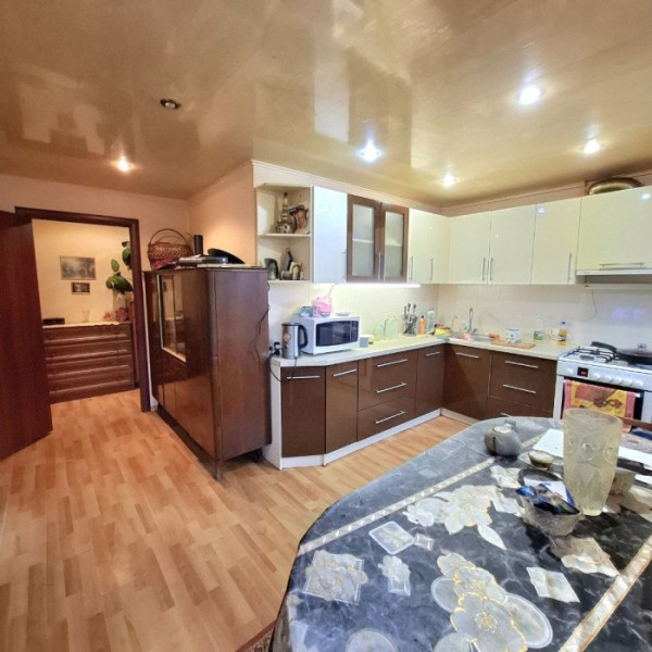 Продам 3-х комн квартиру на кв. Дружбы, г. Луганск