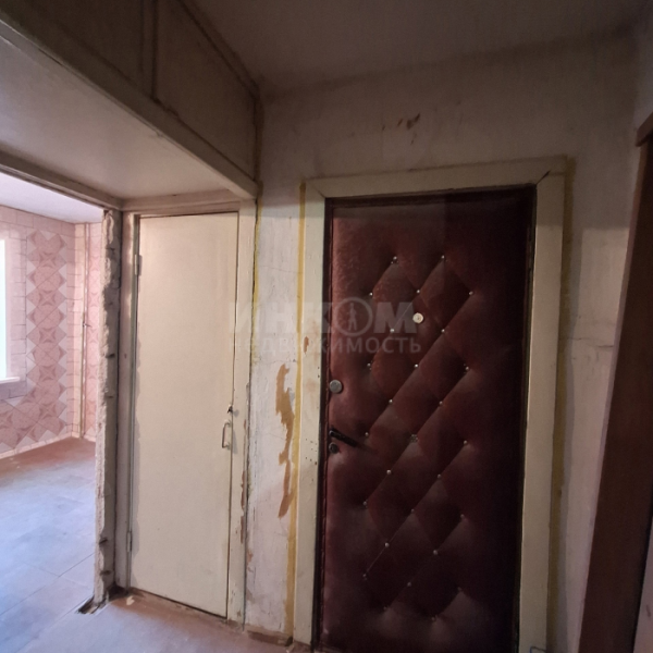 Фото Продам 3к квартиру на кв. Героев Сталинграда 2/9эт