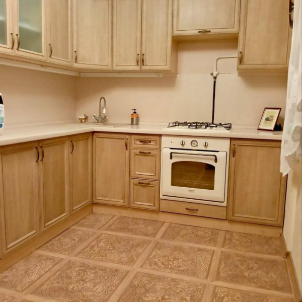 Продам 2-кк на кв.50 лет Октября . 2-й этаж 9-го дома.