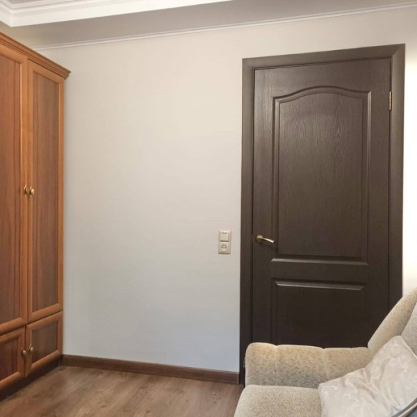 Фото Продам 2-кк на кв.50 лет Октября . 2-й этаж 9-го дома.