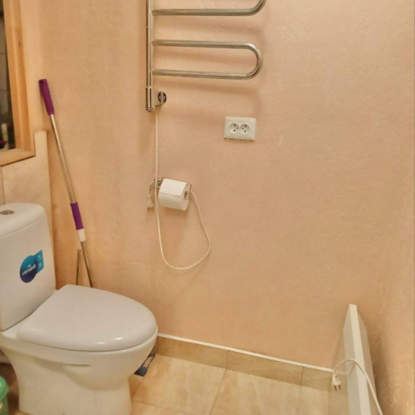 Фото Продам 2-кк на кв.50 лет Октября . 2-й этаж 9-го дома.