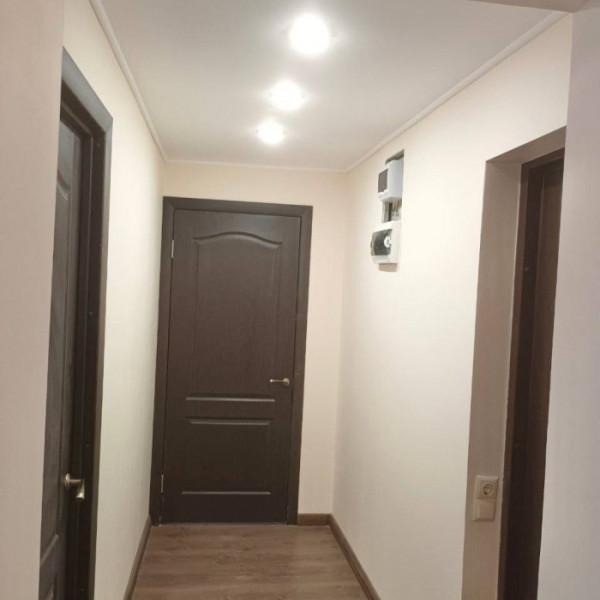 Фото Продам 2-кк на кв.50 лет Октября . 2-й этаж 9-го дома.