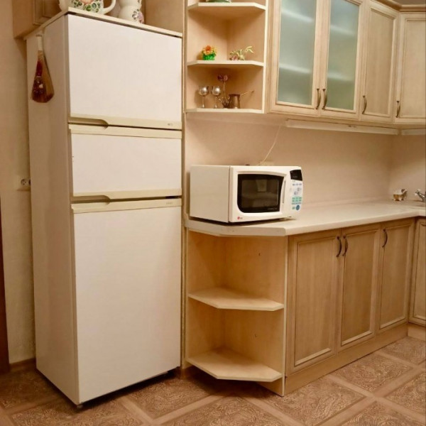 Фото Продам 2-кк на кв.50 лет Октября . 2-й этаж 9-го дома.