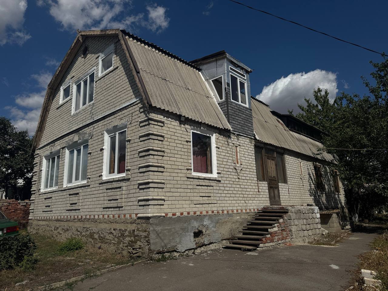 Фото Продаётся просторный двухэтажный дом в г. Ровеньки📍 Ул. Первомайская
