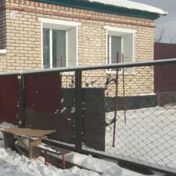 Продам дом в г.Луганск район Черного Кота