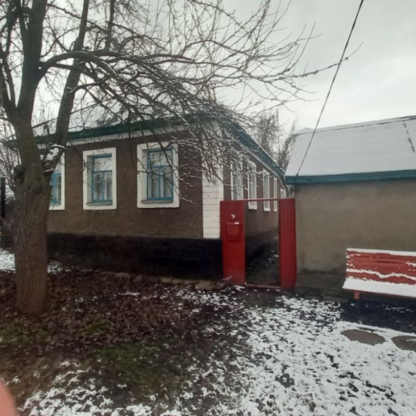 Продам дом в п.г.т Юрьевка Лутугинский район