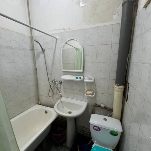 Фото Продам уютную 1-комнатную квартиру квартал Алексеева 2/4 этаж (район ресторана «Корона»)