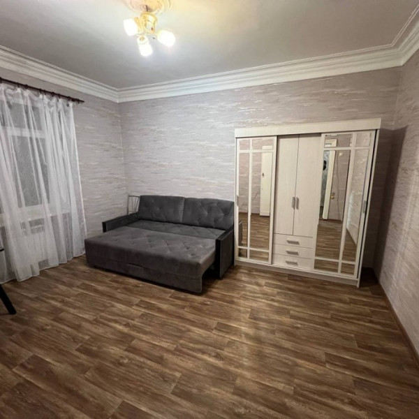 Фото Продам уютную 1-комнатную квартиру квартал Алексеева 2/4 этаж (район ресторана «Корона»)