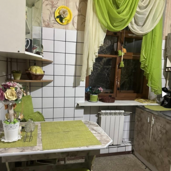 Продам 2к в районе парка 1 Мая