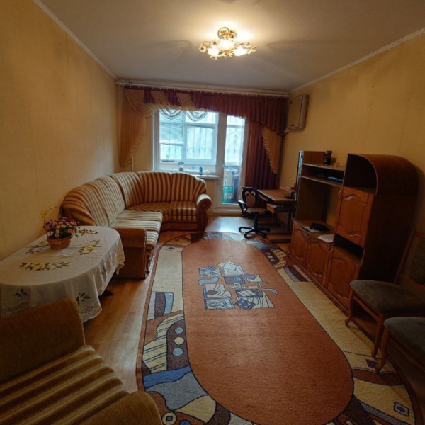 продам 4к кв. Мирный-14