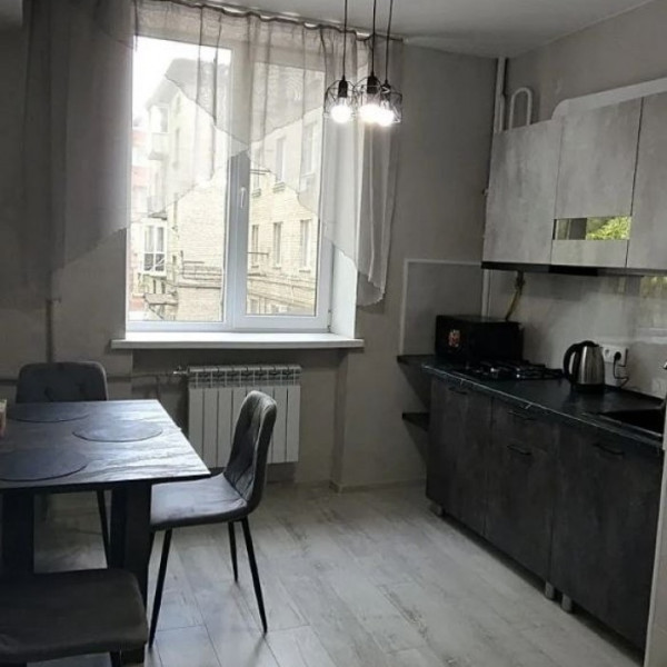 Продам 3-х комн квартиру в Центре г Луганск ул Советская